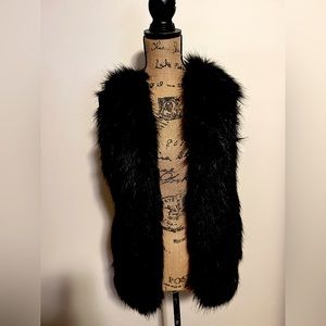 Faux fur black vest. S/P Sebby Collection. Pockets. Beautiful shiny fur